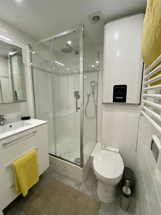 Chez Les Artistes De Menilmontant Apartamento Paris Exterior foto